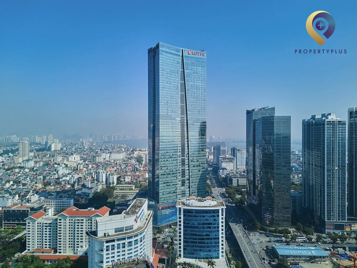 Tòa nhà Lotte Center Hanoi nhìn từ trên cao, nổi bật giữa thành phố.